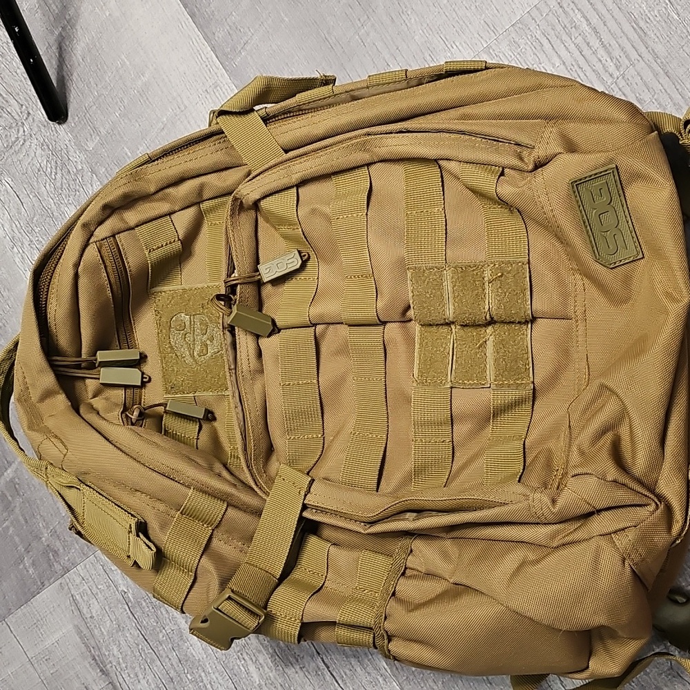 SOG Tactical Green Day Pack 39-Liter Storage  Backpack Bugout ARMY-